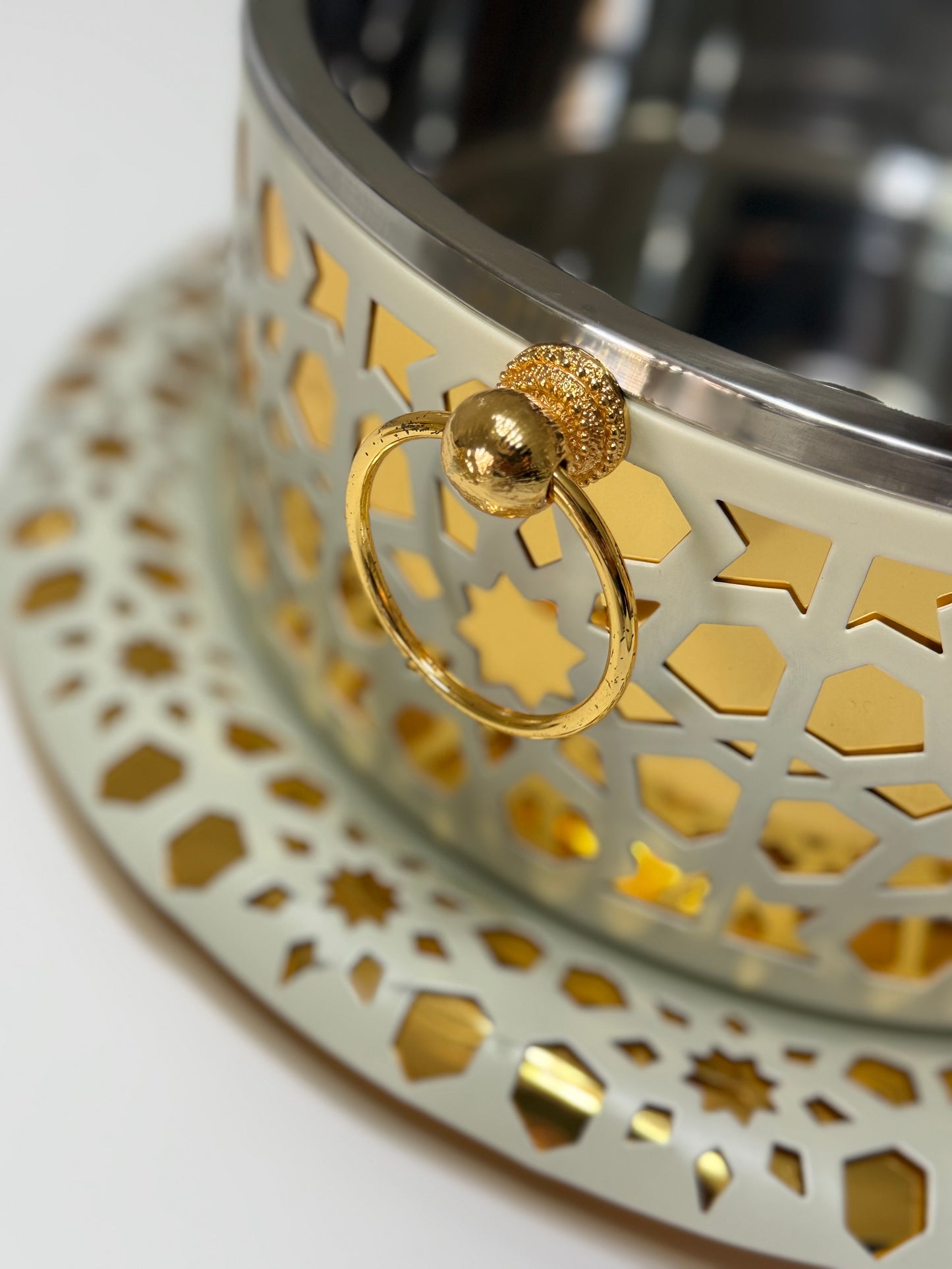 White & Gold Arabesque Food Warmer Set – 2 Pieces