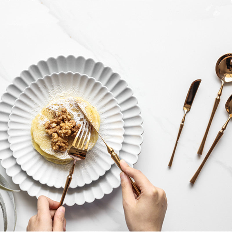 Sculpted Cutlery Set in Rose Gold