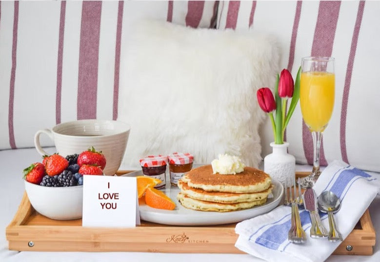 Breakfast tray with foldable legs